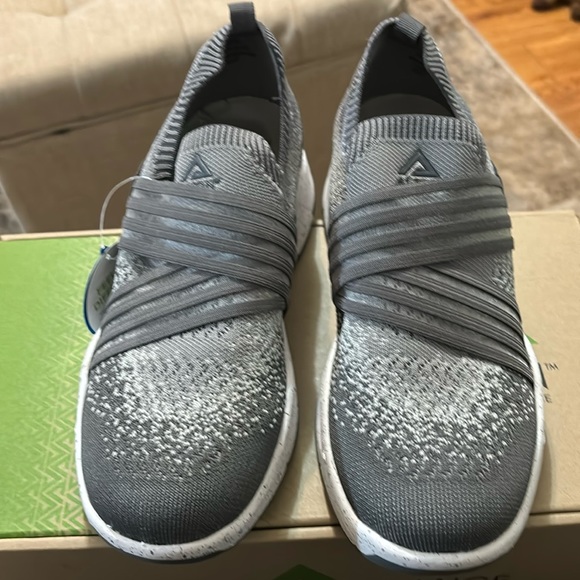 Align Nursing Shoes - Picture 1 of 8